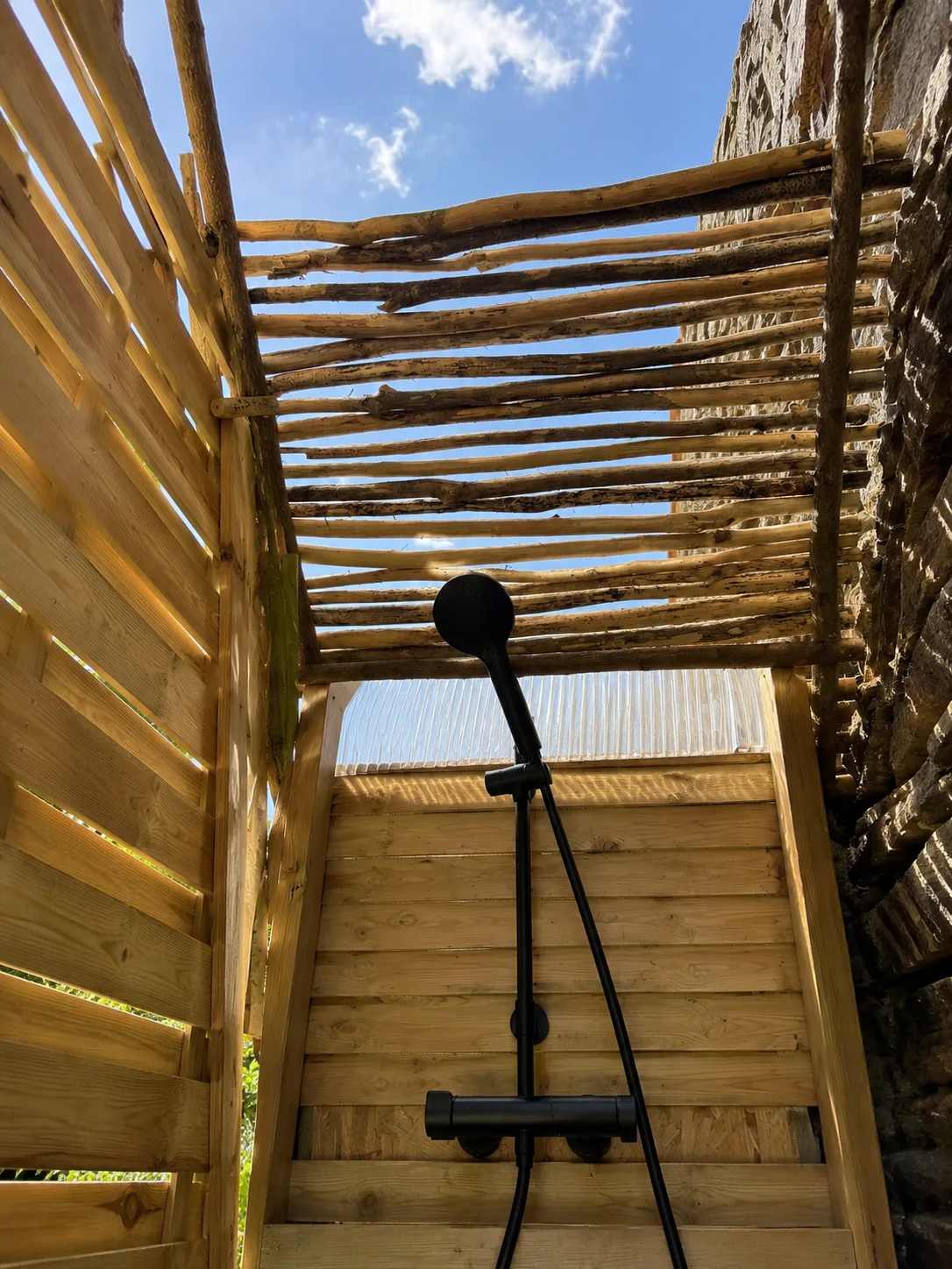 La douche solaire, sous un autre angle
