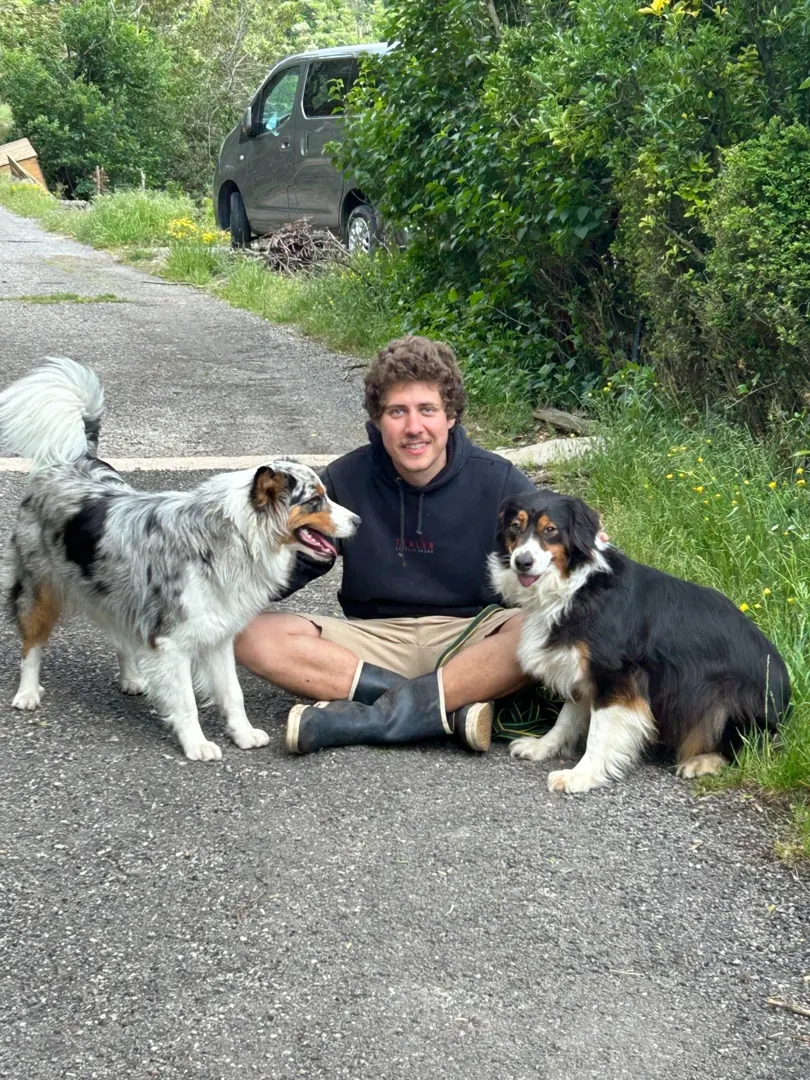 Bastien et ses chiens — Wake Up Village