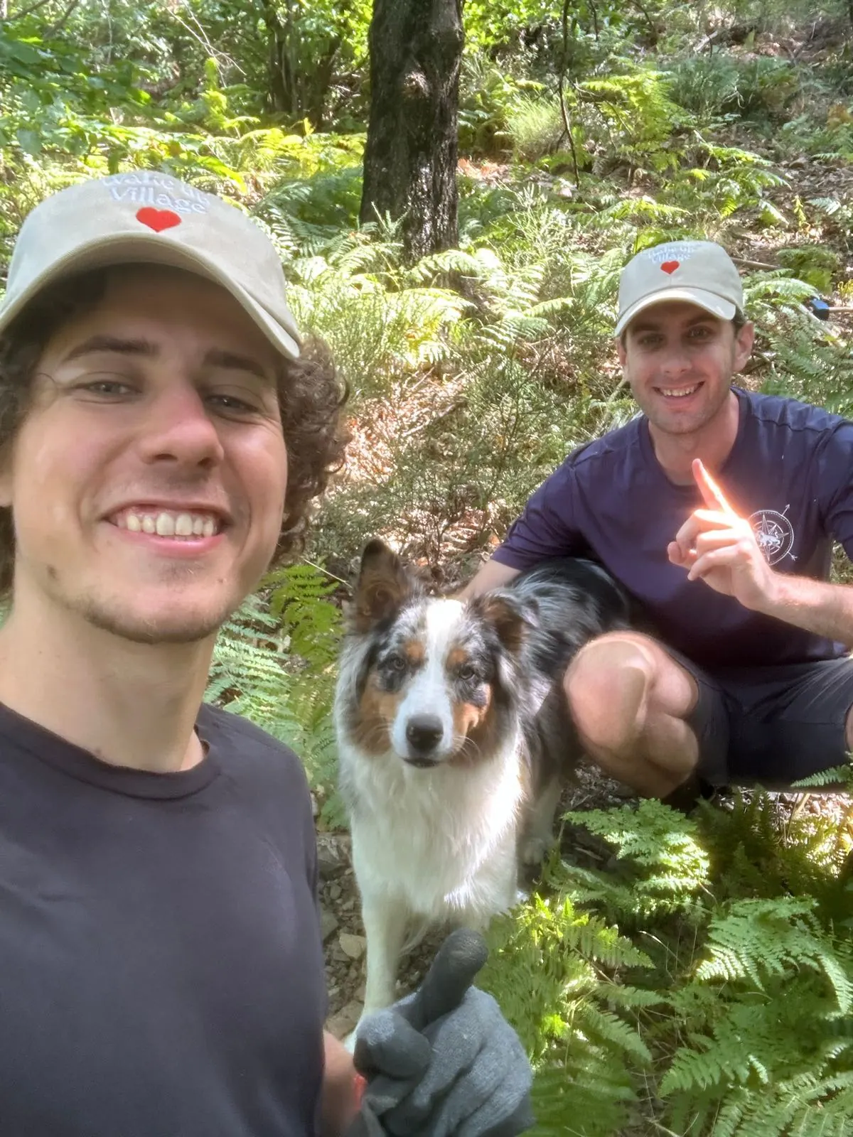 Bastien + woofer + chien en forêt